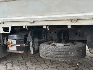 Mitsubishi Fuso Canter 3 Tani Lori (Haijasajiliwa)