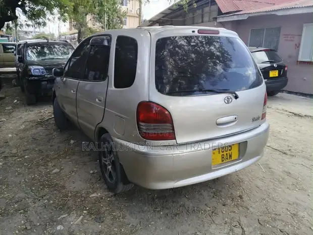 Toyota Corolla Spacio 2000 Silver - 1