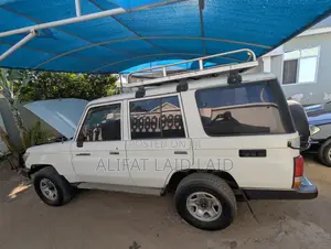 Toyota Land Cruiser LX 2014 Nyeupe