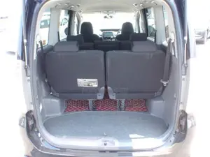 Toyota Noah 2.0 143hp AWD (8 Seater) 2008 White