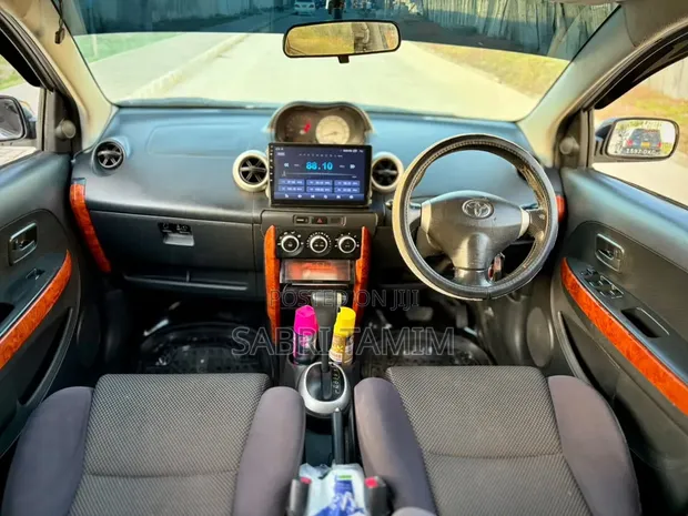 Toyota IST 2004 Nyeupe - 1