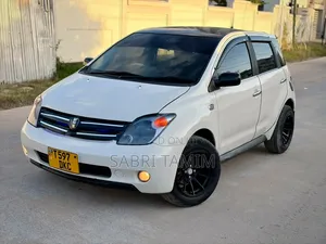 Toyota IST 2004 Nyeupe
