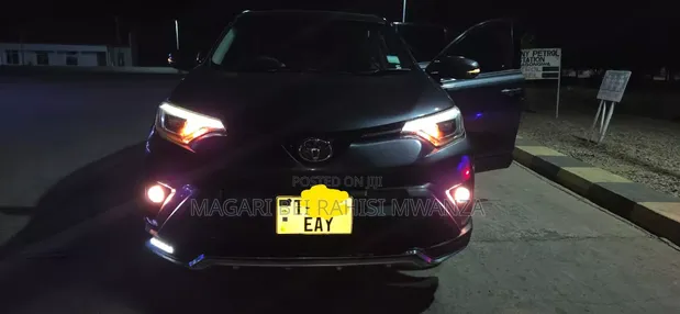Toyota RAV4 2015 Nyeusi - 1