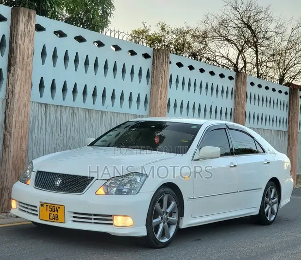 Toyota Crown Royale 2005 Nyeupe - 1