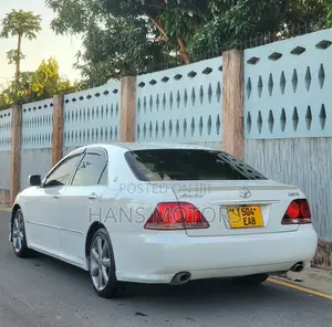 Toyota Crown Royale 2005 White