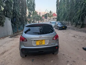 Nissan Dualis 2010 Nyeupe