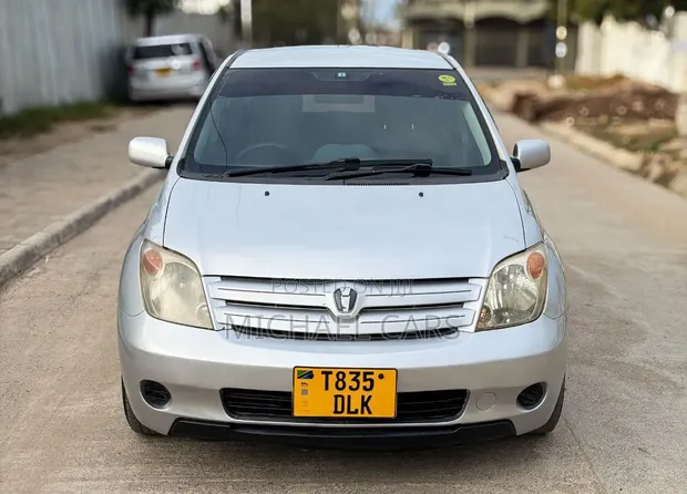 Toyota IST 2005 Nyeupe - 1