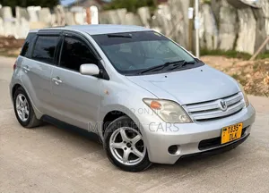 Toyota IST 2005 Nyeupe
