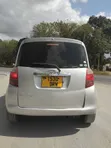 Toyota Ractis 2008 Nyeupe - 2