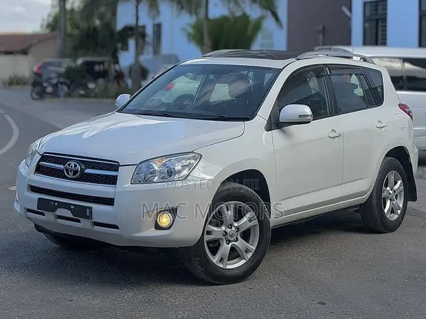 Toyota RAV4 2012 White - 1
