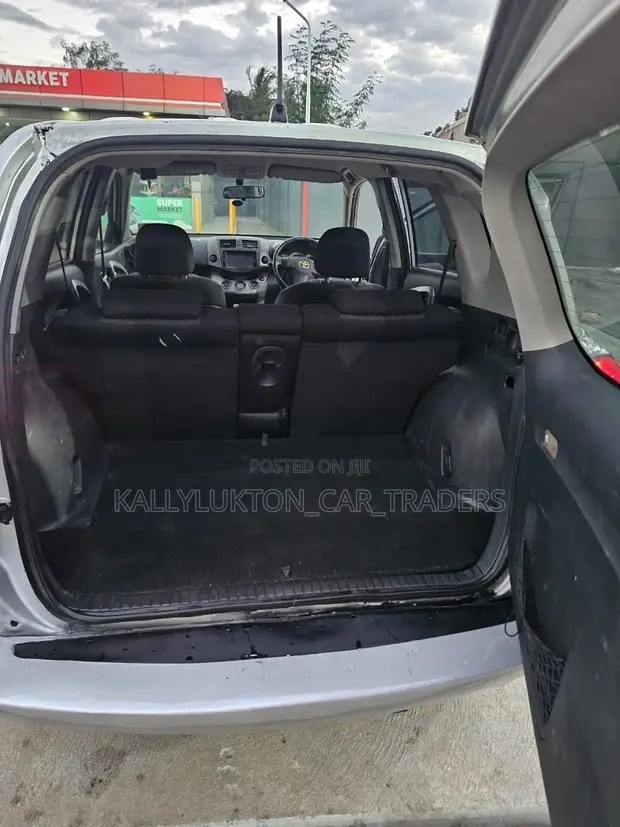 Toyota RAV4 2007 Nyeupe - 1