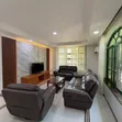Furnished 5-Bedroom Villa for Rent in Oyster Bay - 3
