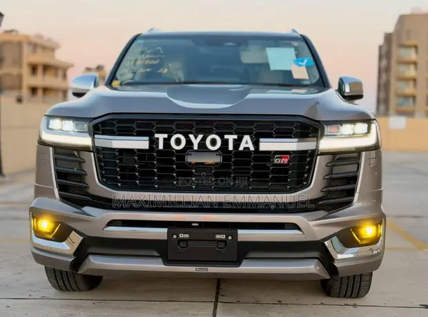 New Toyota Land Cruiser ZX LC300 2025 Silver - 1
