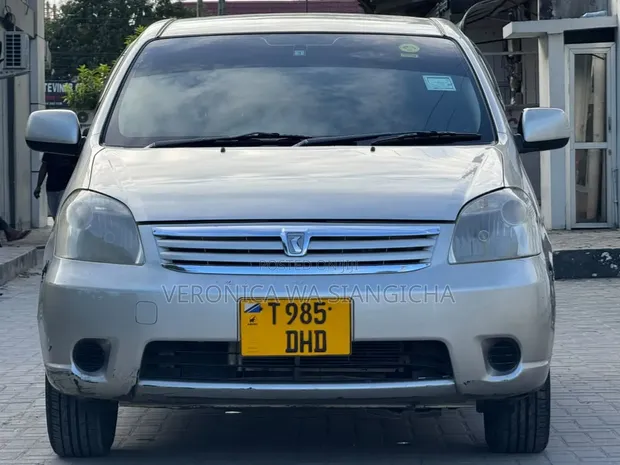 Toyota Raum 2004 - 1