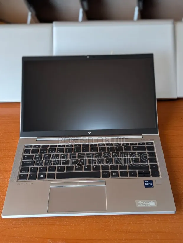 Laptop HP EliteBook 830 G9 - 16GB RAM, 256GB SSD - 1