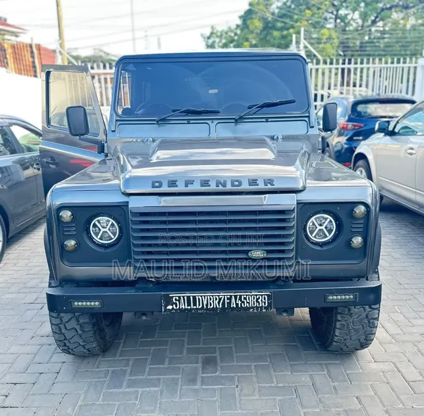 Land Rover Defender 2015 Gray - 1