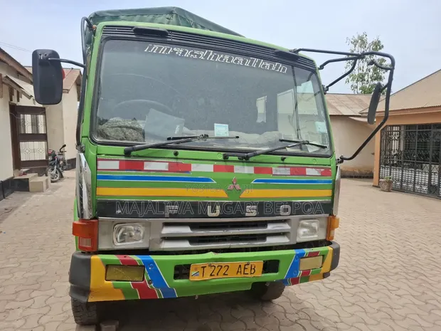 Mitsubishi Fuso Fighter Single Cab Truck - 1