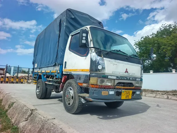 Lori la Mitsubishi Canter - 1