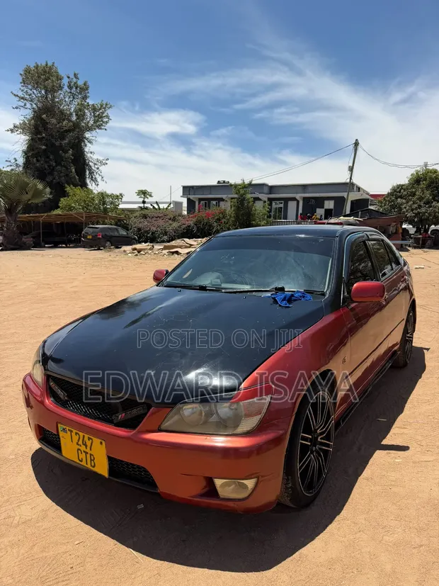 Toyota Altezza 2004 Nyeusi - 1