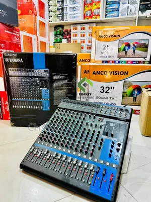 Yamaha MG16XU 16-Channel Analog Mixer with USB