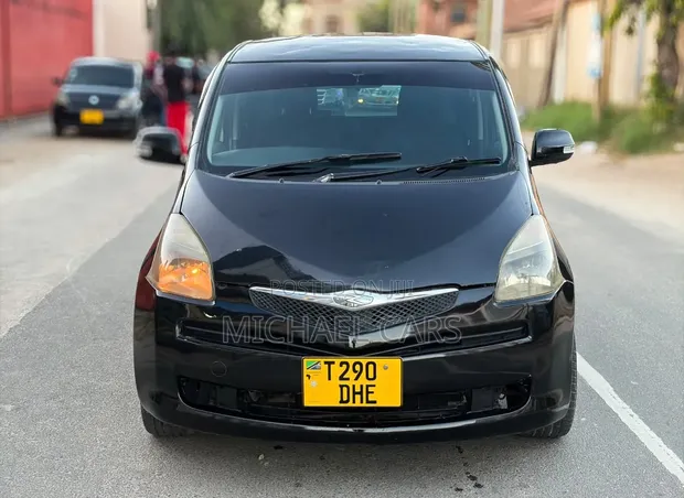 Toyota Ractis 1.5 AWD 2006 Nyeusi - 1