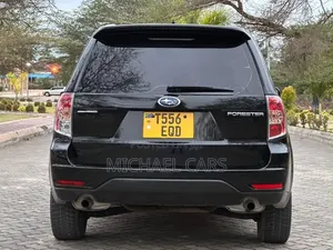 Subaru Forester 2010 Nyeusi