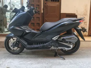 Honda PCX 160 Mpya Pikipiki