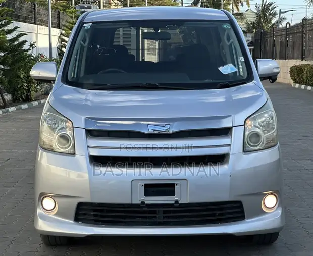 2008 Toyota Noah 2.0 Si 7-Seater - Silver - 1