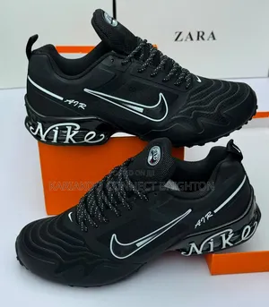 Nike Air Sneakers - Nyeusi & Nyekundu ya Metali