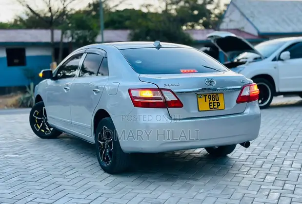 Toyota Premio 2010 Silver - 1