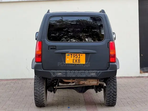 Suzuki Jimny 2000 Black - 1