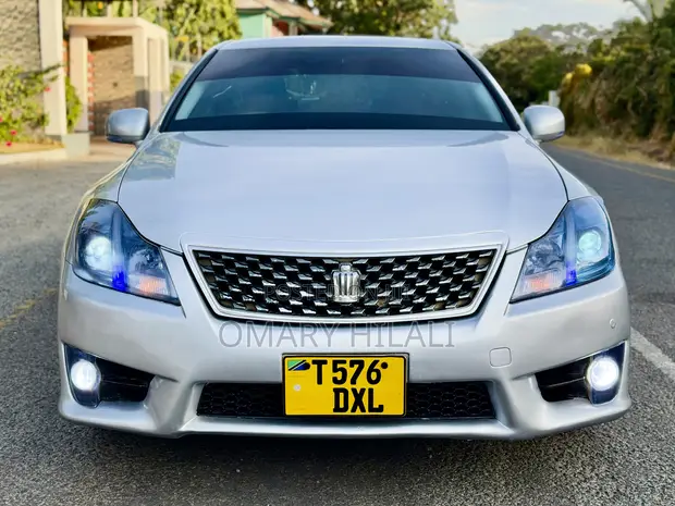 Toyota Crown 2010 Silver - 1
