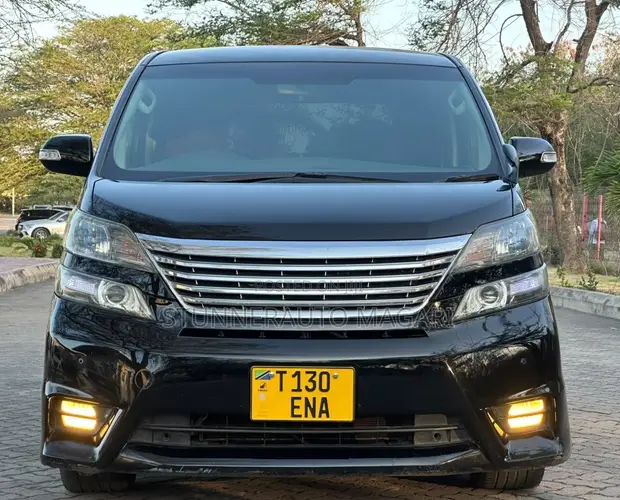 Toyota Vellfire 2010 Nyeusi - 1