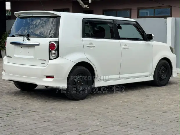 Toyota Corolla Rumion 2009 White - 1
