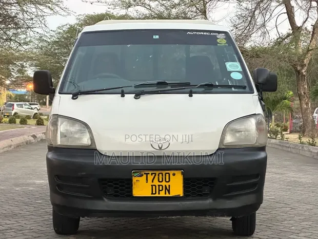 Toyota TownAce 2002 White - 1