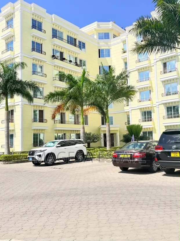 Furnished 3-Bedroom Apartment for Rent in Oyster Bay - 1