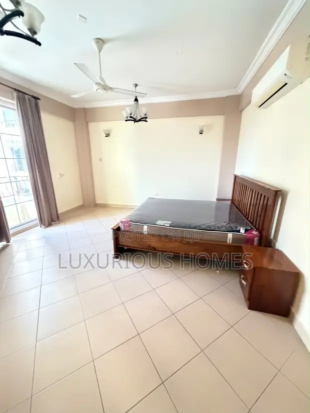 Furnished 3 Bedroom Apartment for Rent in Oyster Bay - 1