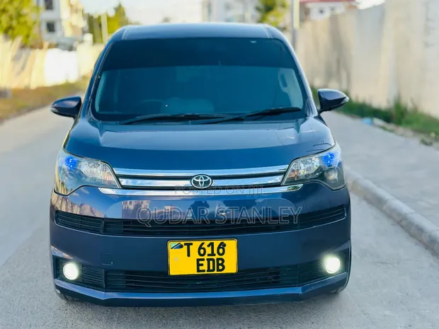 Toyota Porte 2011 Blue - 1