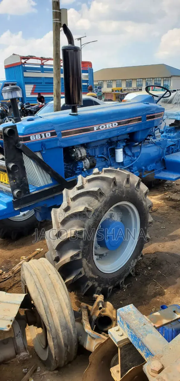 Ford Tractor F550 - 1