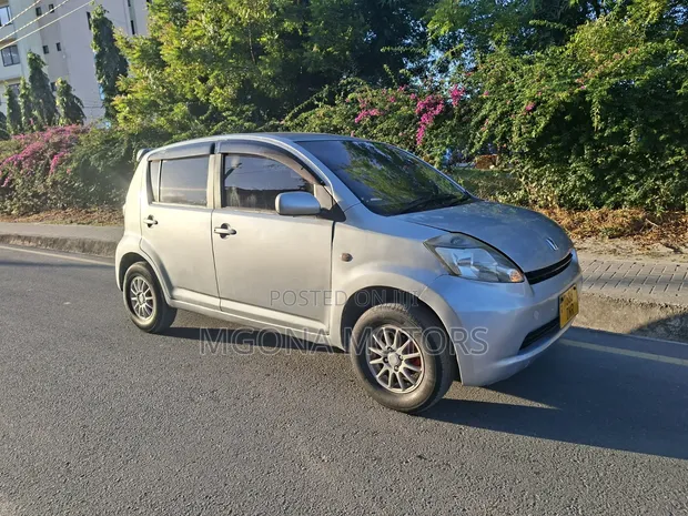 Toyota Passo 1.0 AWD 2005 Silver - 1