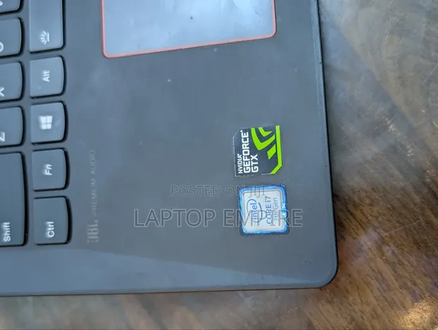 Laptop Lenovo Legion Y720 - 16GB RAM, Intel Core i7, 256GB SSD - 1