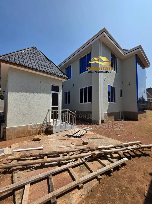 5 Bedroom House for Rent in Mwanza, Ilemela - 1