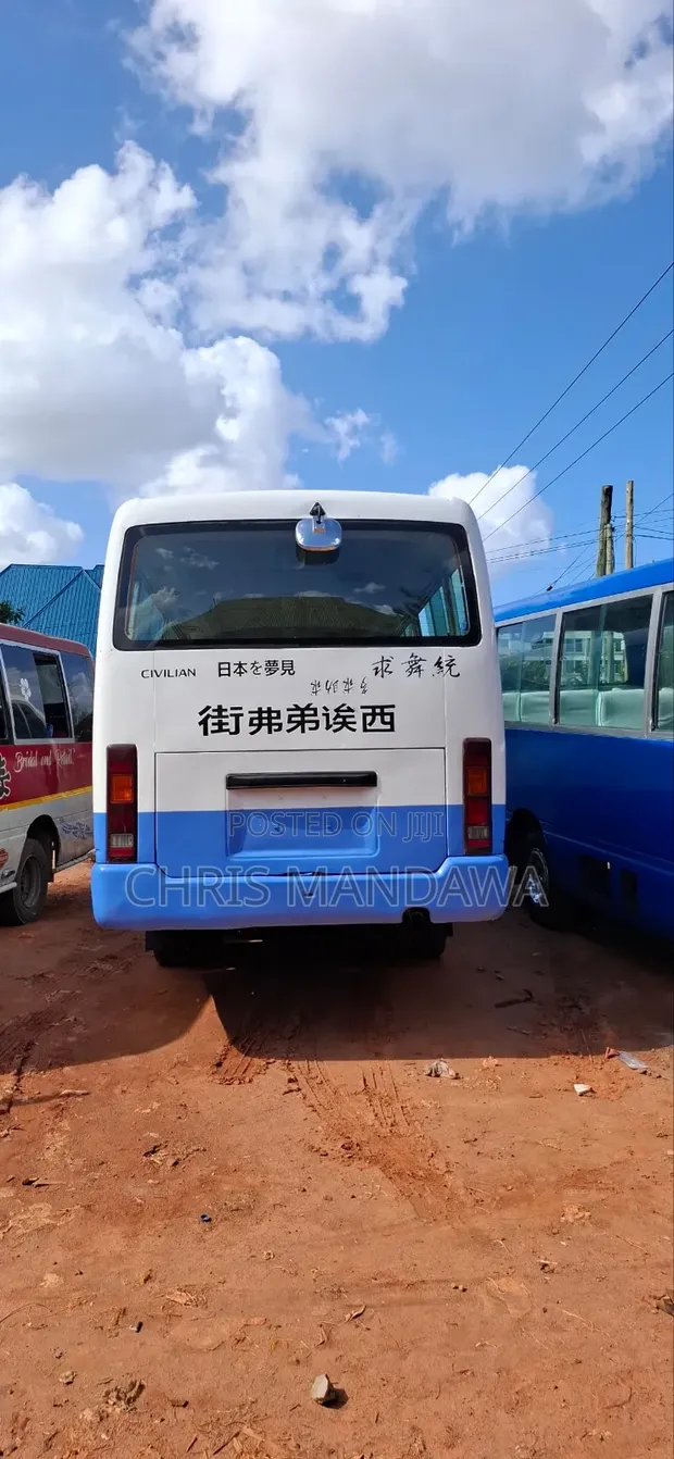 Nissan Civilian 2000 - Nyeupe - 1