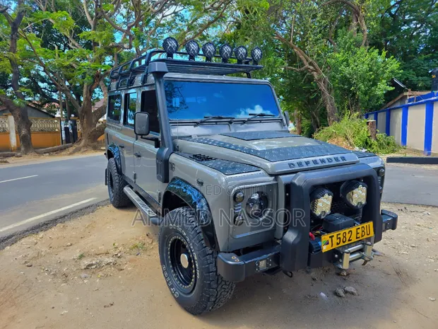 Land Rover Defender 2015 Gray - 1