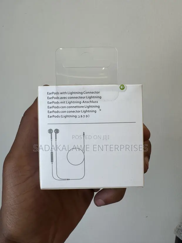 Apple EarPods with Lightning Connector - 1