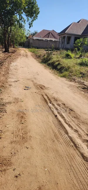 Eneo la Plot 600 SQM Linauzwa Madale Kwa Kawawa