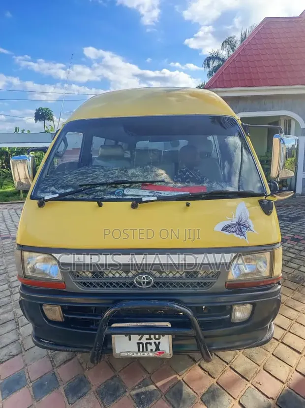 Toyota HiAce 1999 Yellow - 1