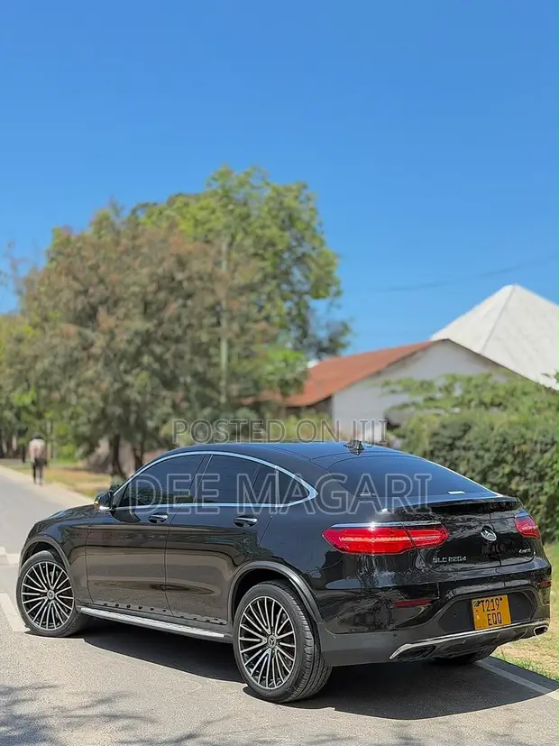 Mercedes-Benz GLC 220d Coupe 2018 Nyeusi - 1