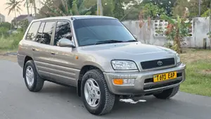 Toyota RAV4 Base 4x4 1999