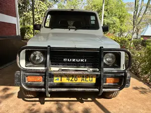1989 Suzuki Samurai White